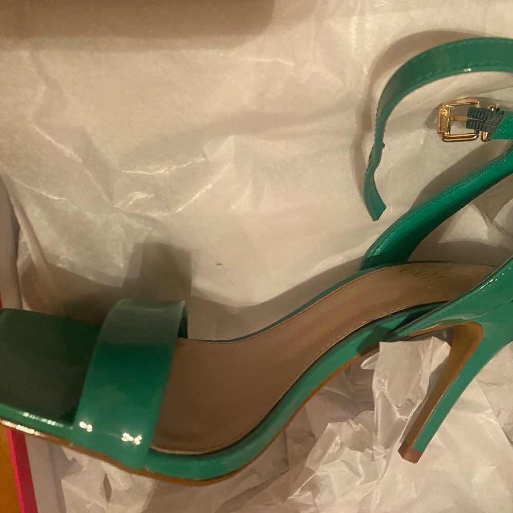 Sz 5 Green Vince Camuto Heels